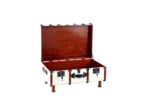 Malle en bois et laiton de cabine sur pieds MF040